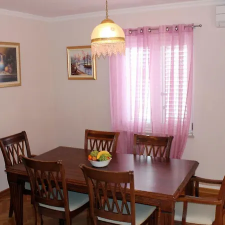 Lägenhet Apartman Leonarda *